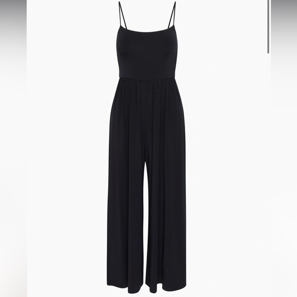 Wilfred free market jumpsuit - Aritzia 🖤🖤🖤